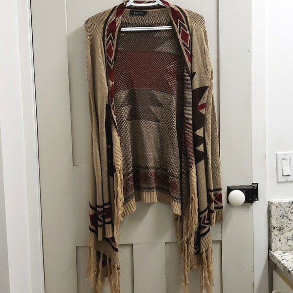 Knit tribal / geo pattern shawl with fringe - Picture 1 of 6